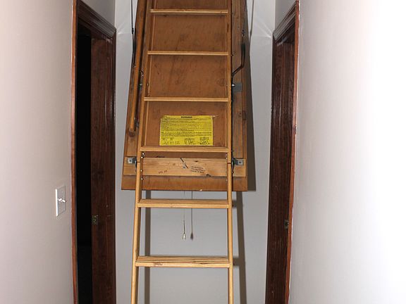 5th image of 622 Warwick Ln