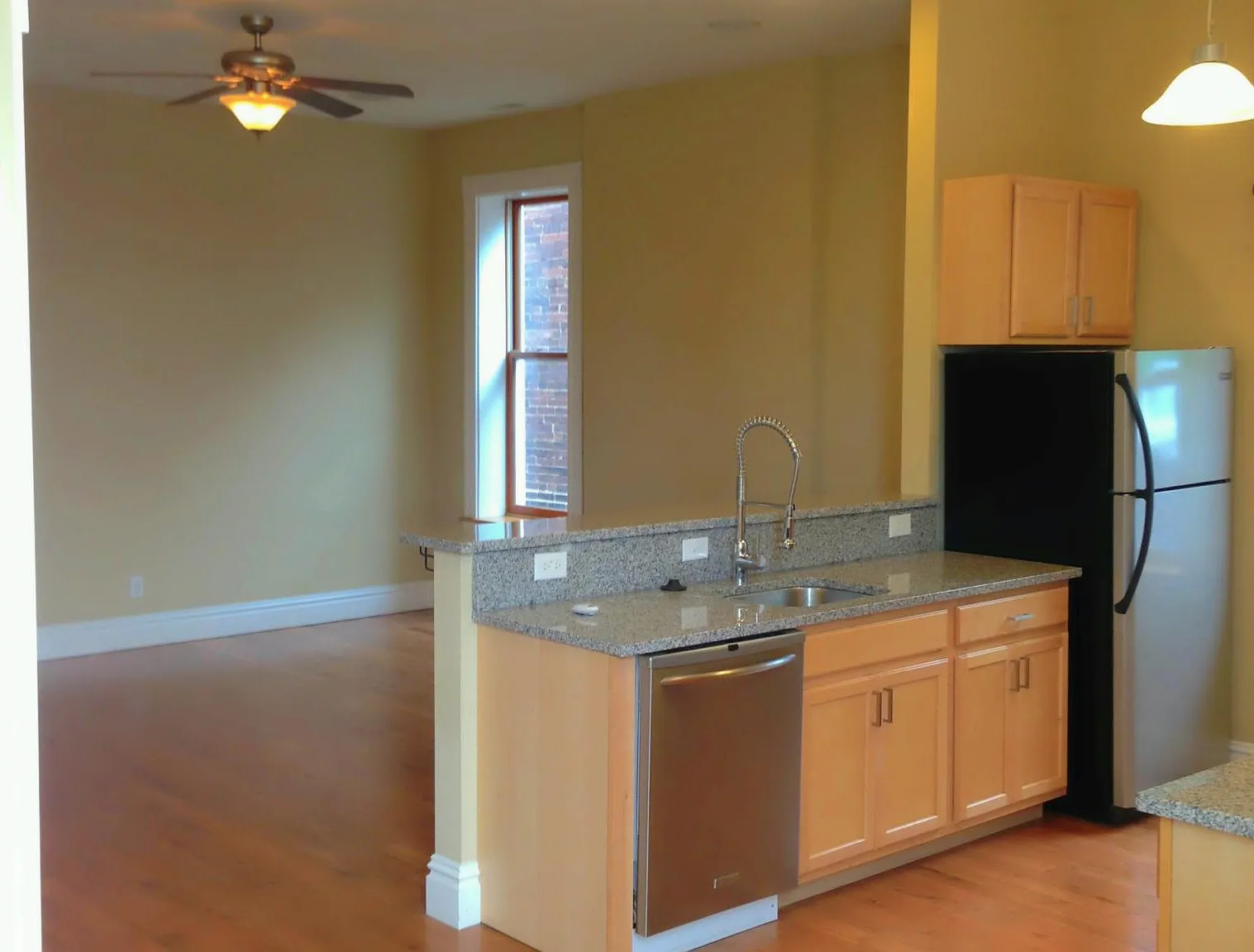 1 bed, 850 sqft, $895 — Photo 2