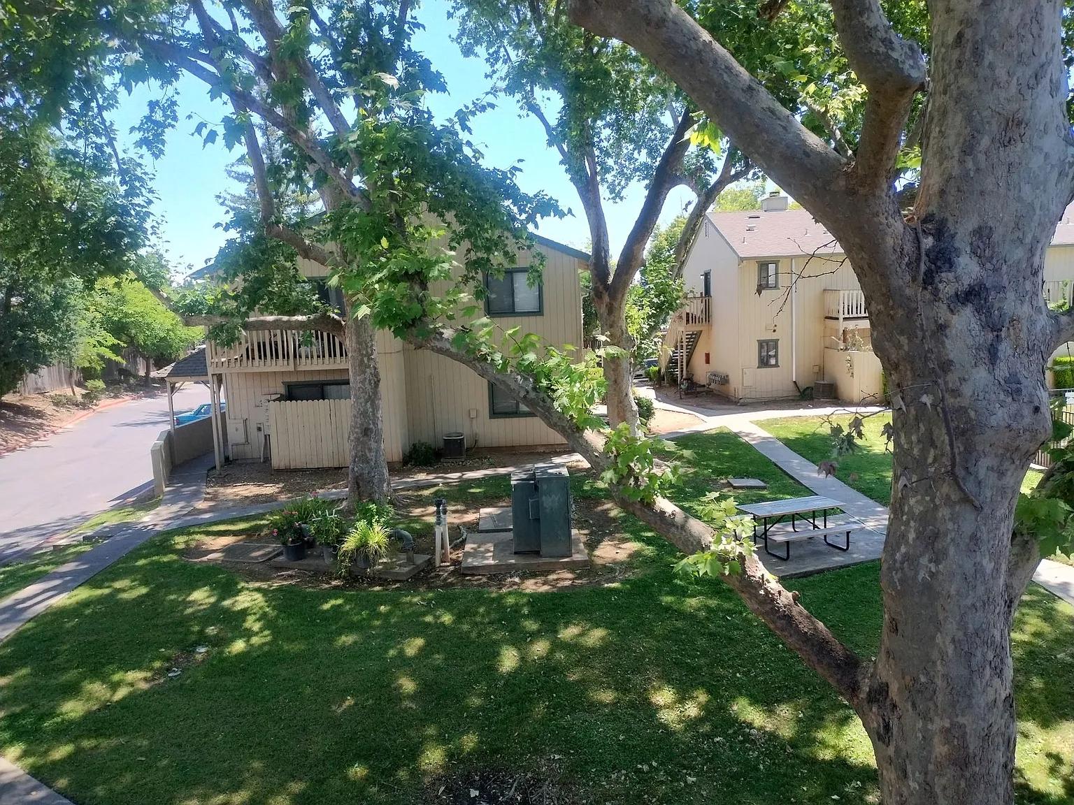 2 bed, 2.0 bath, 900 sqft, $1,750 — Photo 3