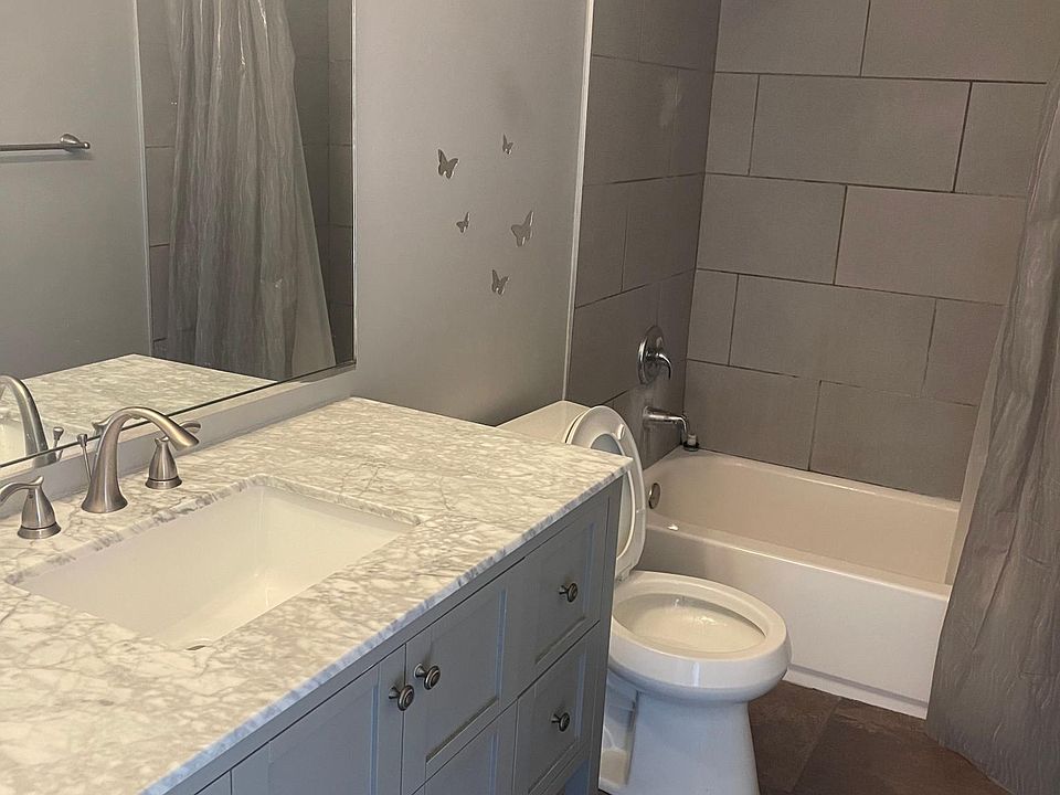 Beautiful full bath