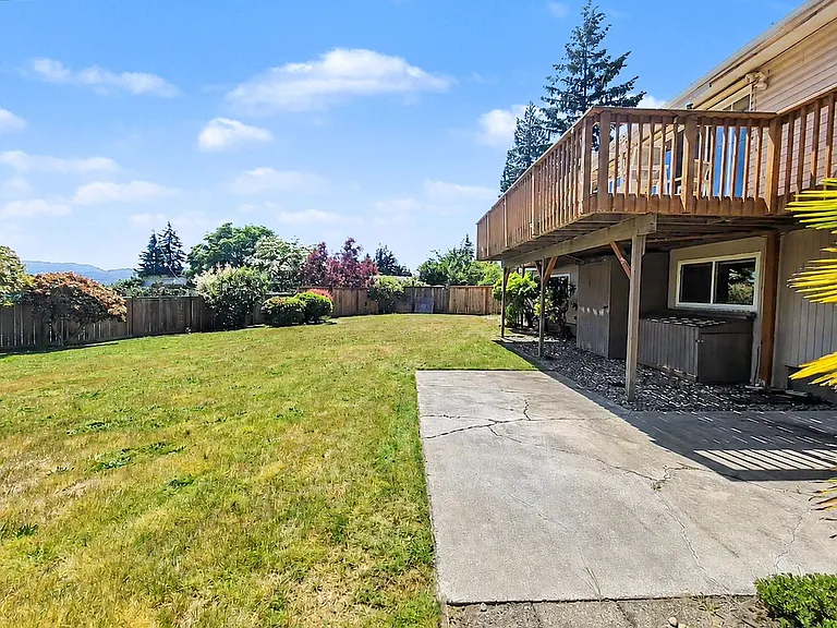 16815 NE 6th Pl — Photo 24