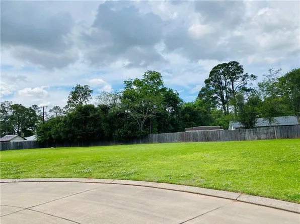 6003 & 6005 Stonegate Dr, Alexandria, LA 71303