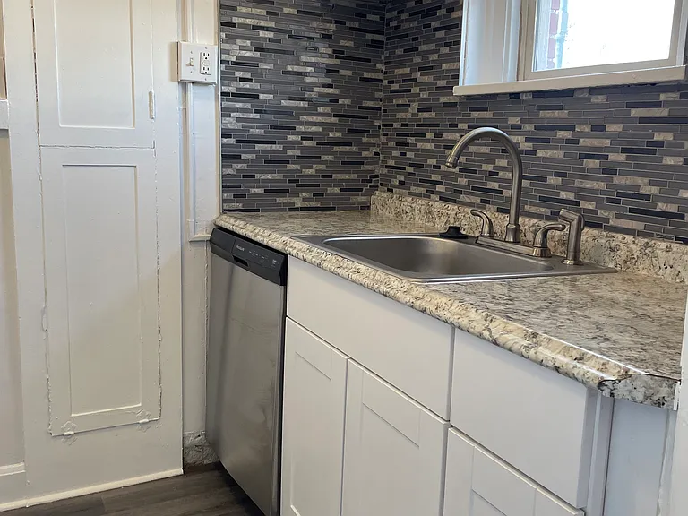 1760 N Pearl St #S4 — Photo 20