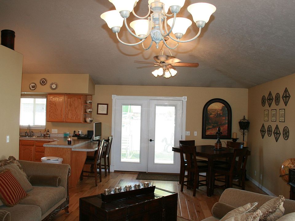 2nd image of 428 Parish Ct