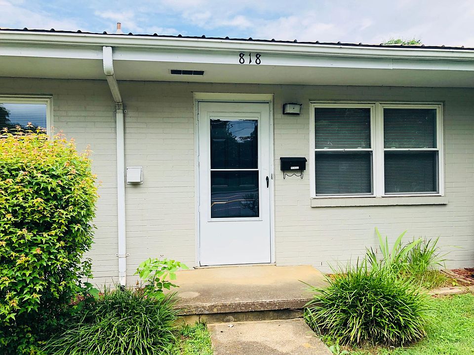 1st image of 831 W Maple St #831