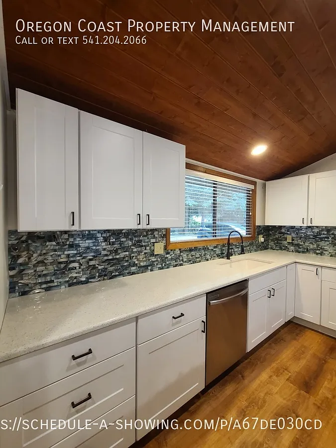 Main Level 3bed/2bath home in Little Whale Cove — Photo 3