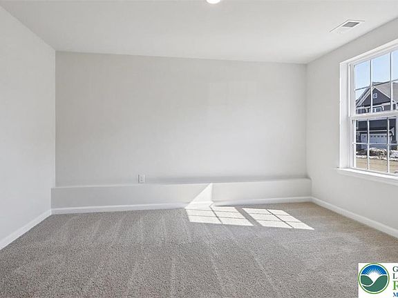 3rd image of 118 Winding Rd