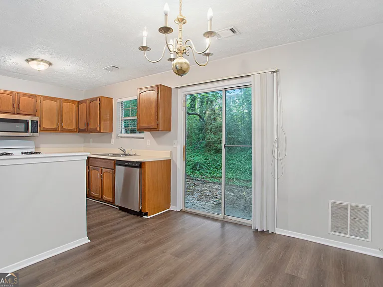 5731 Wells Cir — Photo 4