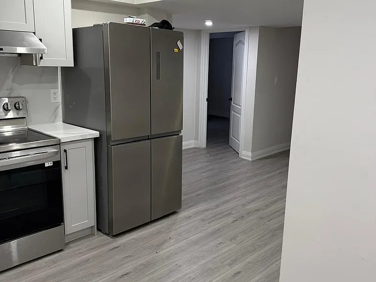806 Envoy Dr — Photo 2