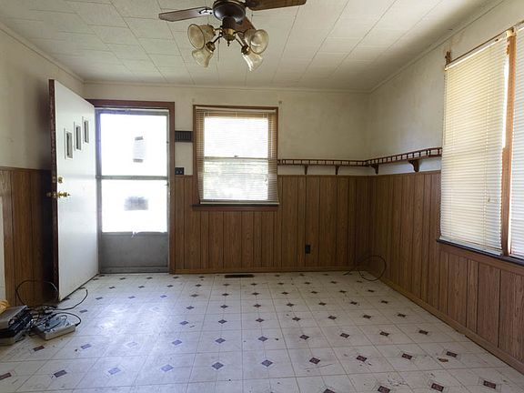 4th image of 615 State St