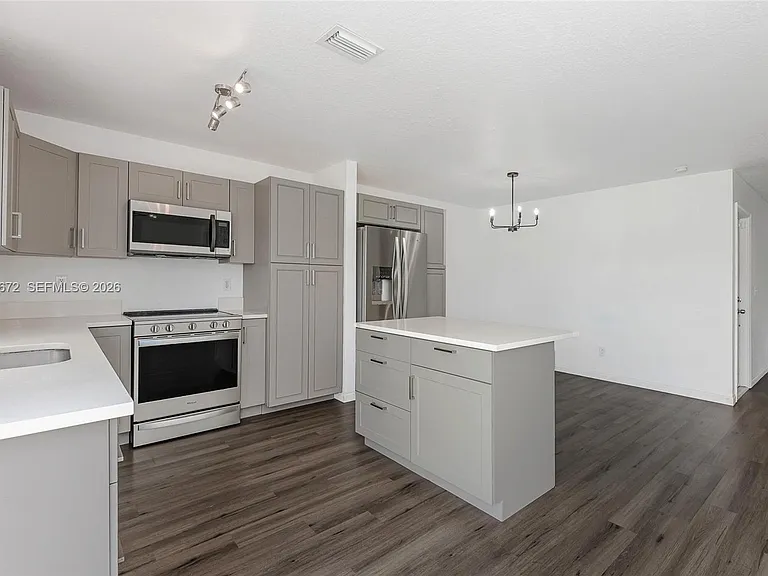 2123 SW 87th Ter — Photo 10