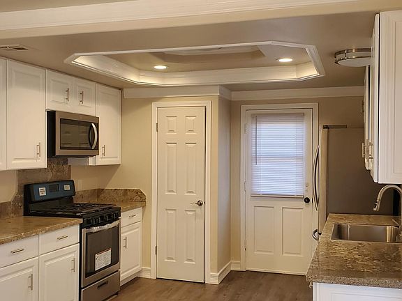 2nd image of 2916 Altura Dr