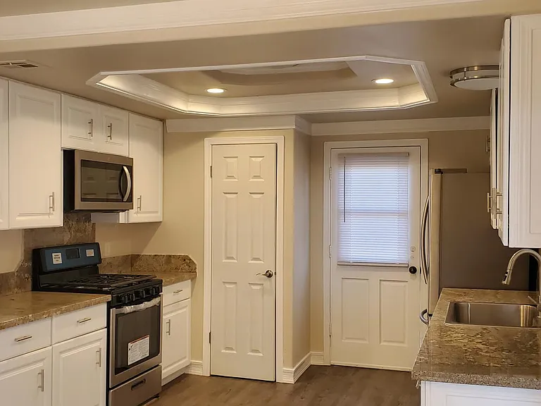 2916 Altura Dr — Photo 2