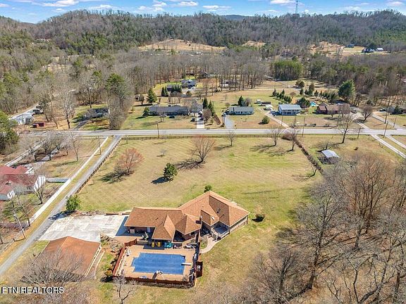 3rd image of 417 Raccoon Valley Rd