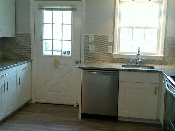 4th image of 21 Edinburgh Lane #B