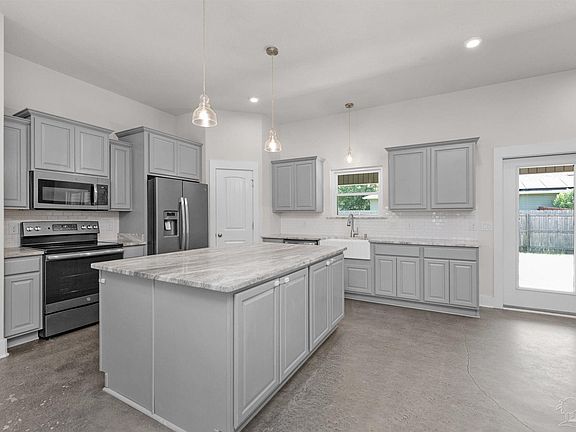 4th image of 4902 Landmark Ln