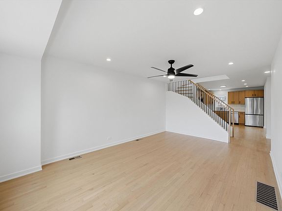 3rd image of 10910 S Avenue L