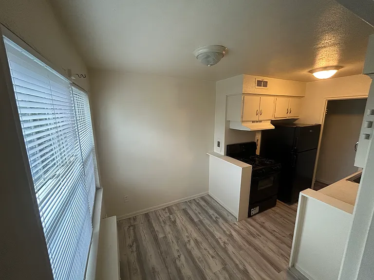 11 Dickinson Ave #C — Photo 4