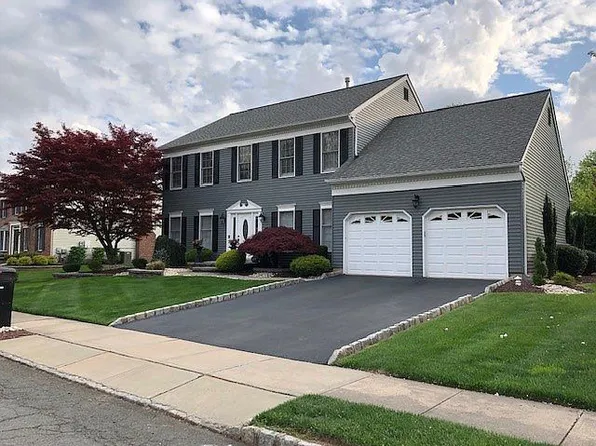 38 Eleanor Dr, Kendall Park, NJ 08824