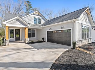 1111 Bay Dr, Fair Play, SC 29643