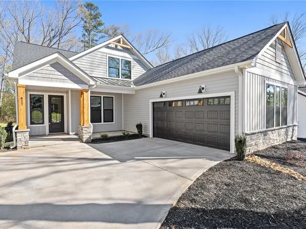 1111 Bay Dr, Fair Play, SC 29643