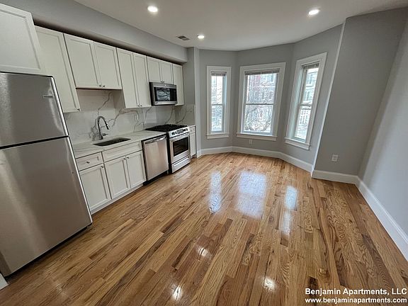 2nd image of 372 Oxford St #7