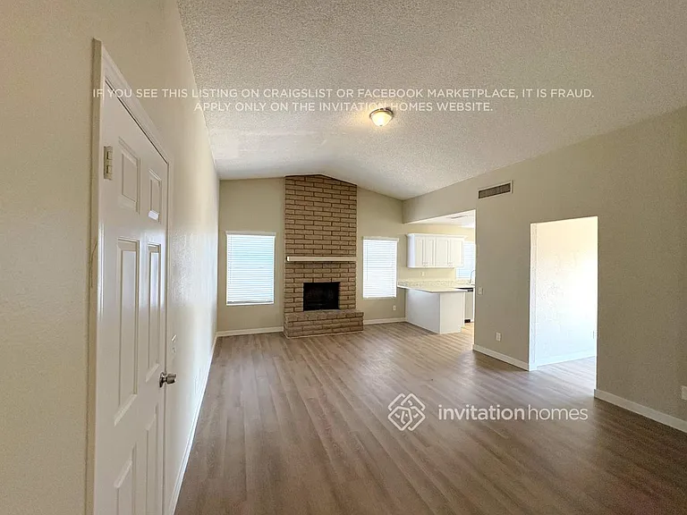 4205 N 101st Ave — Photo 4
