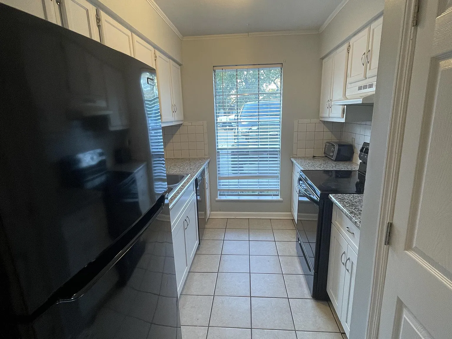7047 Meadow Park Avennue - 1 — Photo 2