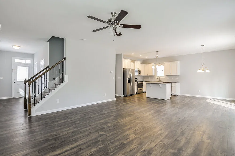 4 bed, 2.5 bath, 1832 sqft, $2,160 — Photo 4