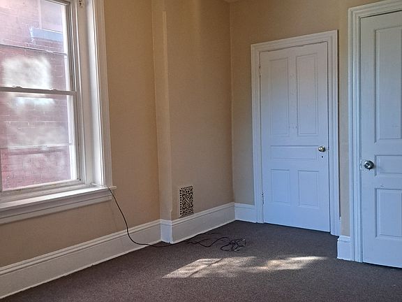 5th image of 540 Wyandotte St