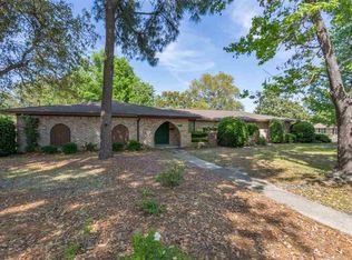 508 Silverthorn Rd, Gulf Breeze, FL 32561