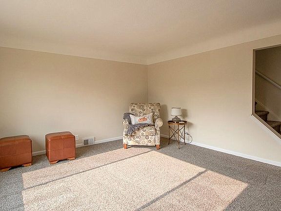3rd image of 248 Woodmere Dr