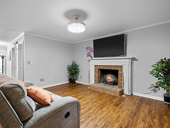 3rd image of 900 N Main St Unit 32