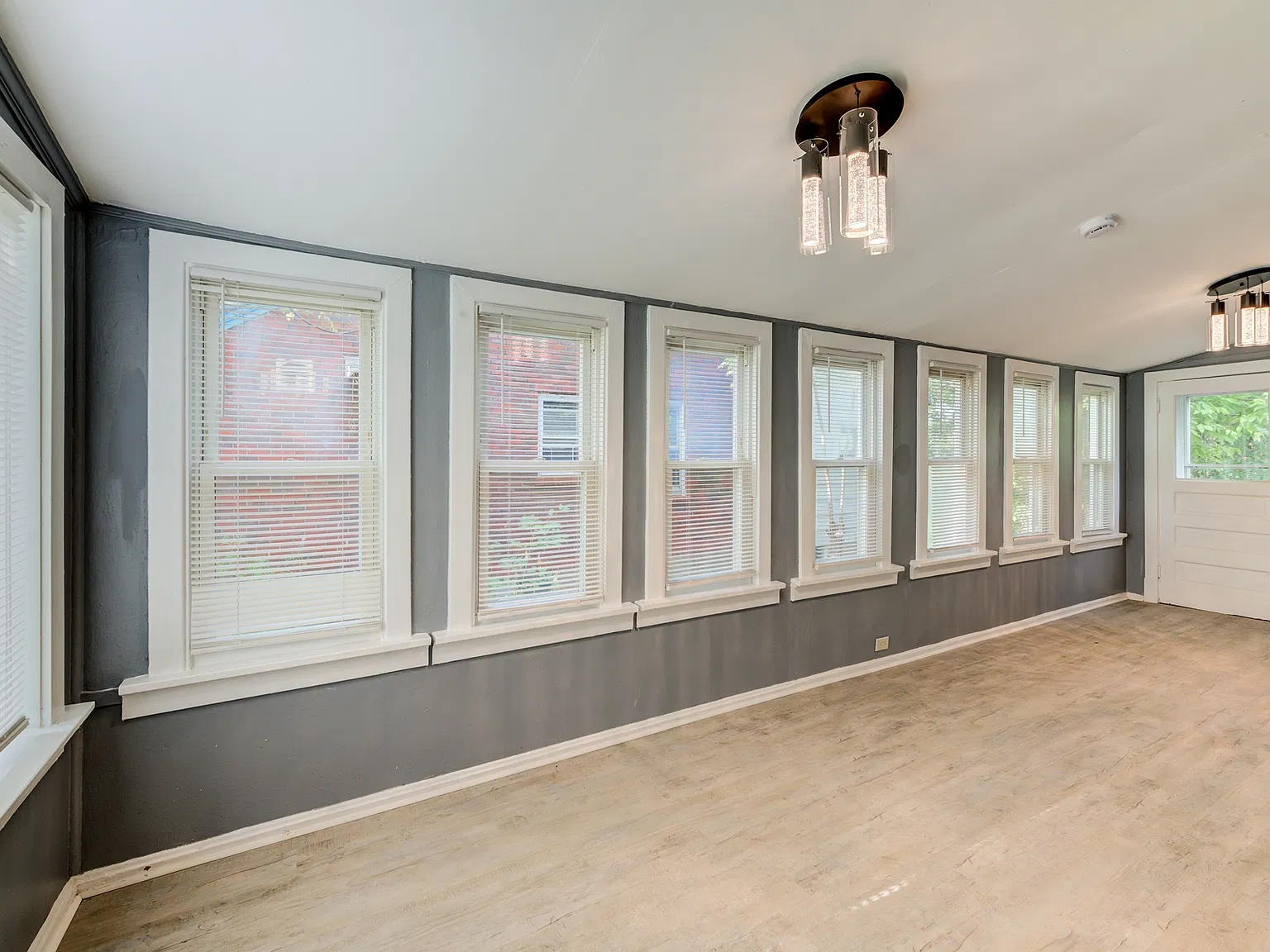 3 bed, 1169 sqft, $1,900 — Photo 2