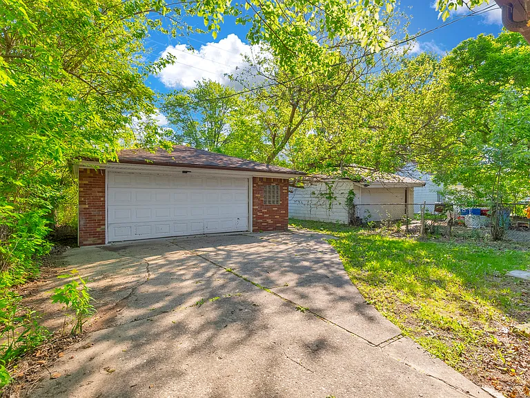9973 E Outer Dr — Photo 34