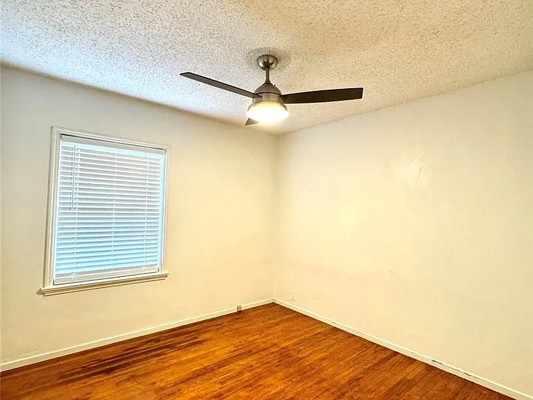 141 W Fairview Ave — Photo 10