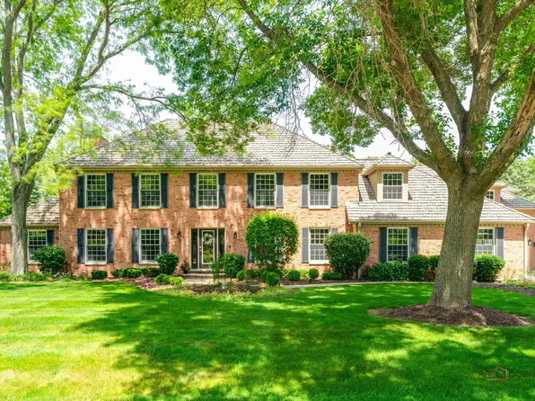 126 Schooner Ln, Lake Barrington, IL 60010