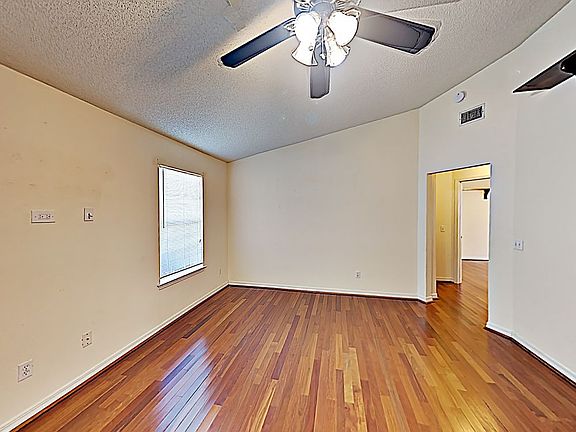 2nd image of 124 Tobago Ct