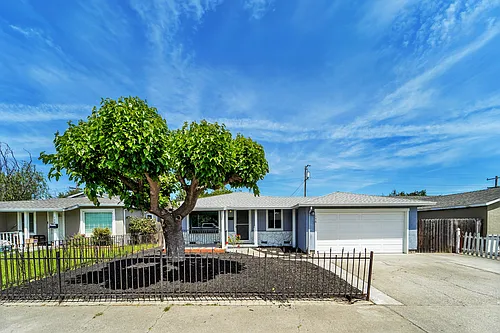 156 Sawyer St Photo 1