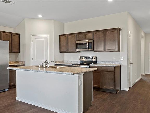 Home images & Floor Plans are for illustration purposes only & may vary from actual home