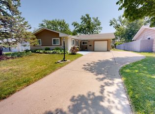 335 Lafayette Ln, Hoffman Estates, IL 60169