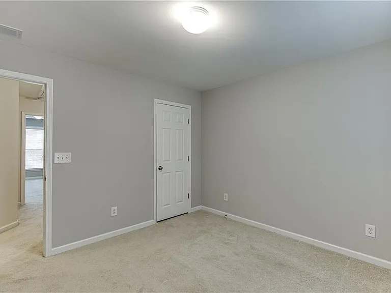 2801 Loftview Sq — Photo 28