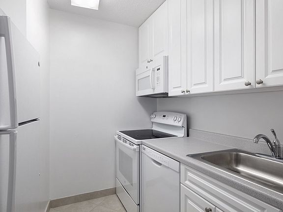 4th image of 211 W 56th St #36A