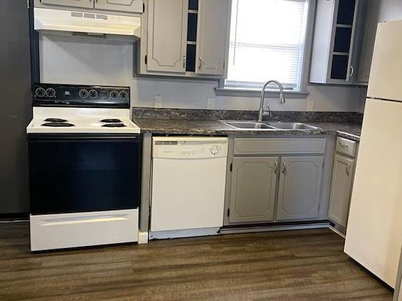 3rd image of 2605 W C St #2605