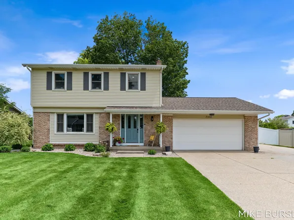 7366 Harmon Ln, Jenison, MI 49428