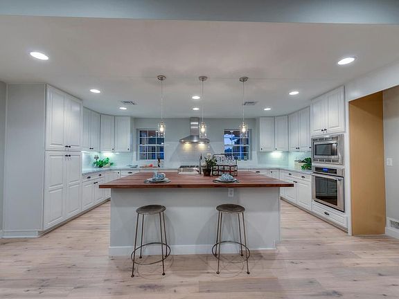 5th image of 4702 E Clarendon Ave