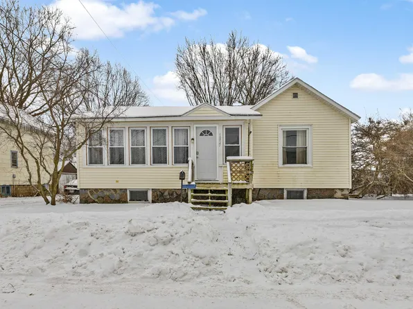 1817 Lewis St, Marinette, WI 54143