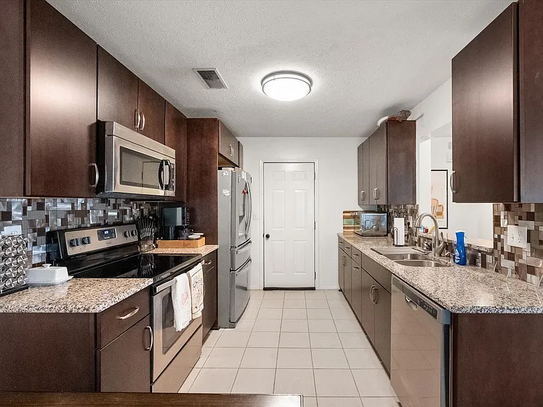 4429 Baygarden Ct — Photo 3