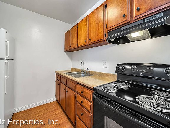 3rd image of 1966 N Beachwood Dr #11