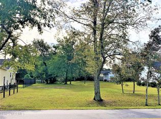 2 Queens Creek Rd, Hubert, NC 28539